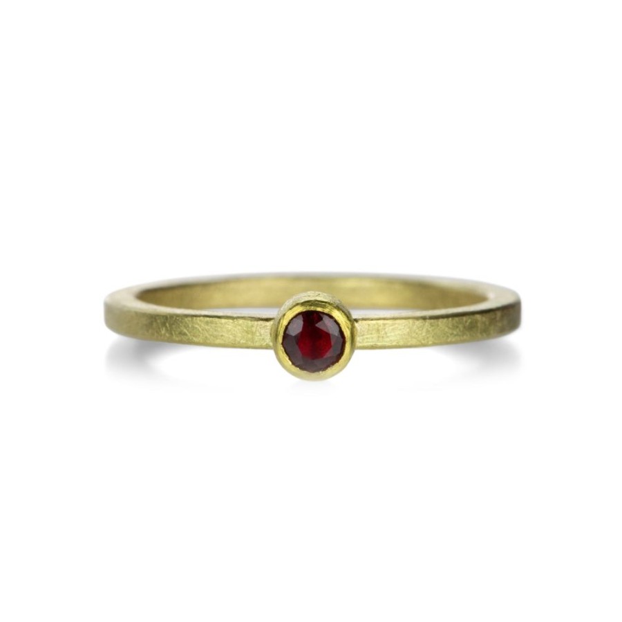 Rings Petra Class | Tiny Round Ruby Ring