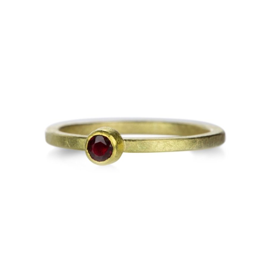 Rings Petra Class | Tiny Round Ruby Ring