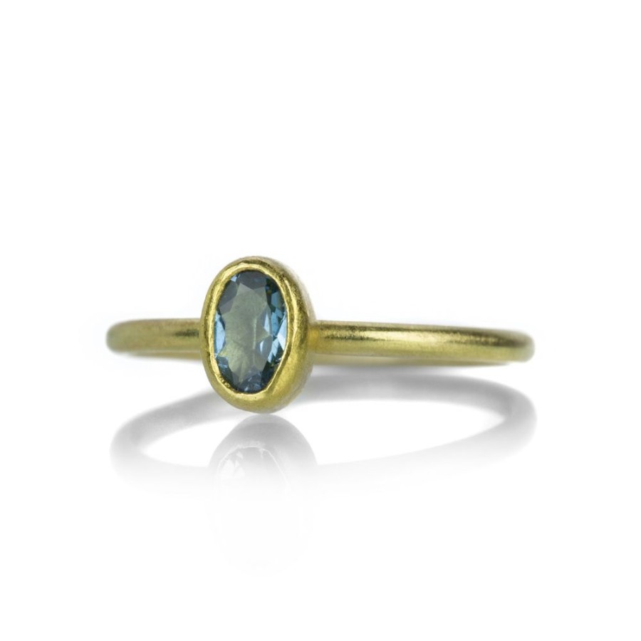 Rings Petra Class | Small Oval Aquamarine Ring