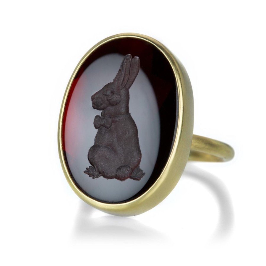 Rings Gabriella Kiss | Almandine Garnet Rabbit Intaglio Ring